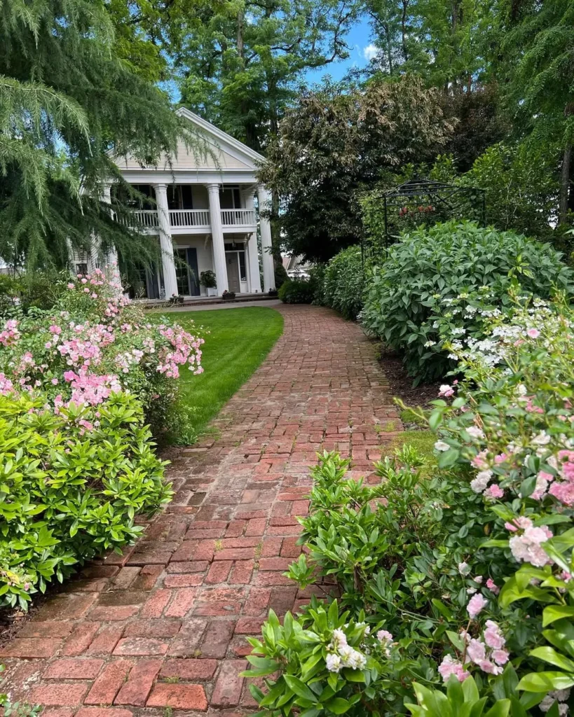 15 Nancy Meyers Backyard Ideas That Turn Alfresco Into a Lifestyle 3 lf2