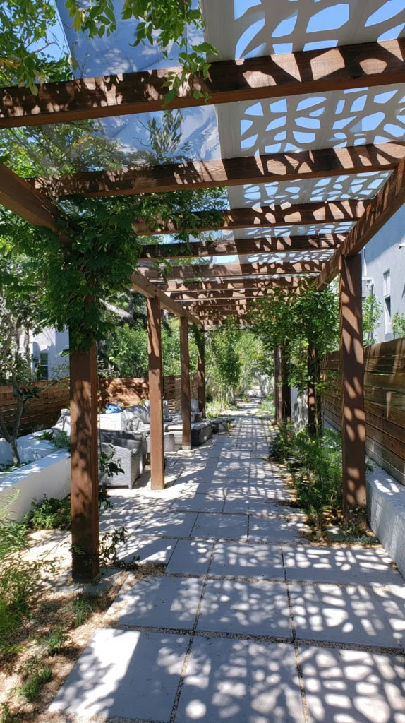 13 Courtyard Privacy Ideas Without Tall Fences (Light-Friendly Solutions) 7 tq 6